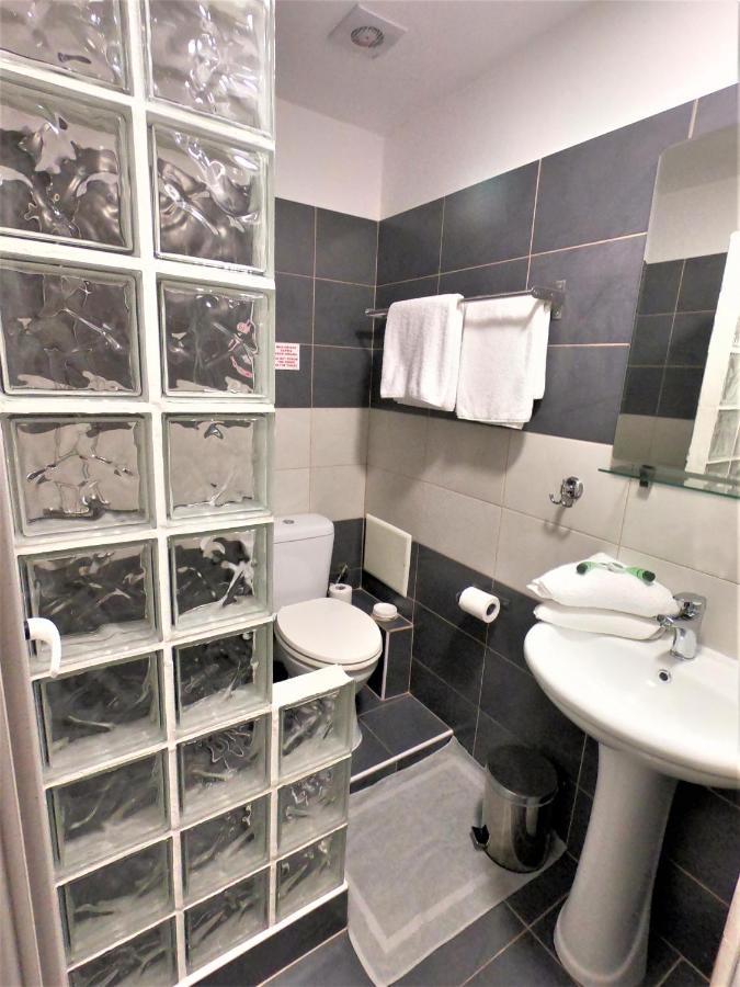 Achillion Hotel פיראוס מראה חיצוני תמונה