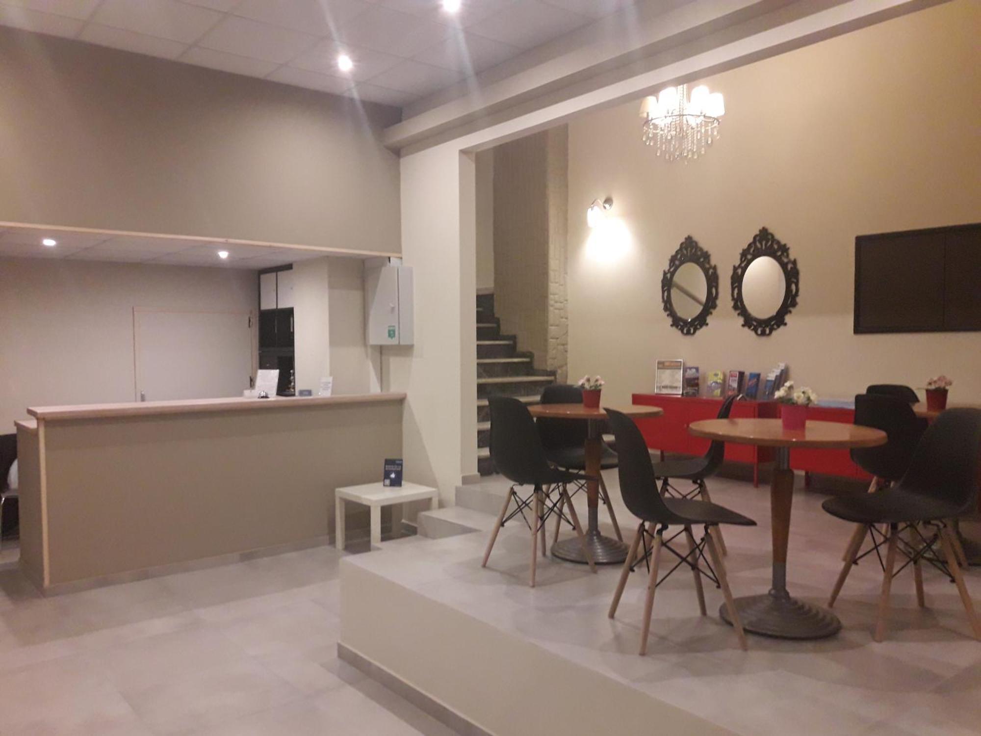 Achillion Hotel פיראוס מראה חיצוני תמונה