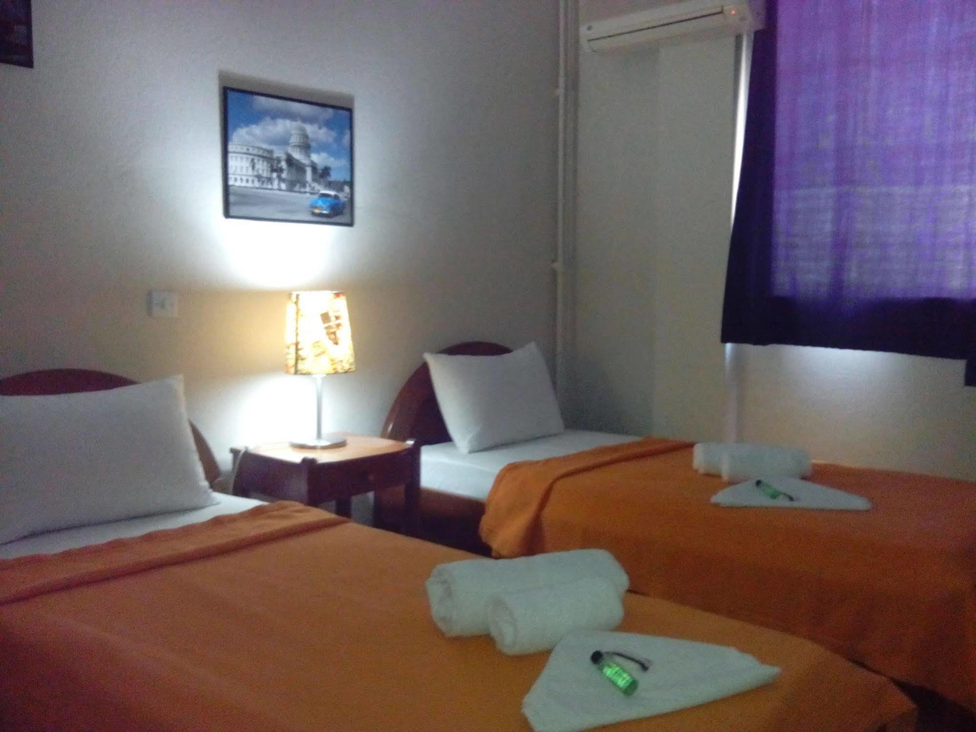 Achillion Hotel פיראוס מראה חיצוני תמונה